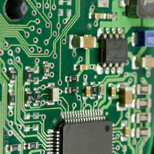 芯片周?chē)趺炊加匈N片電容存在？